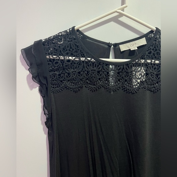 NWT Ann Taylor Loft Black Short Sleeve Blouse With Ruffle & Lace Detailing - Picture 6 of 7